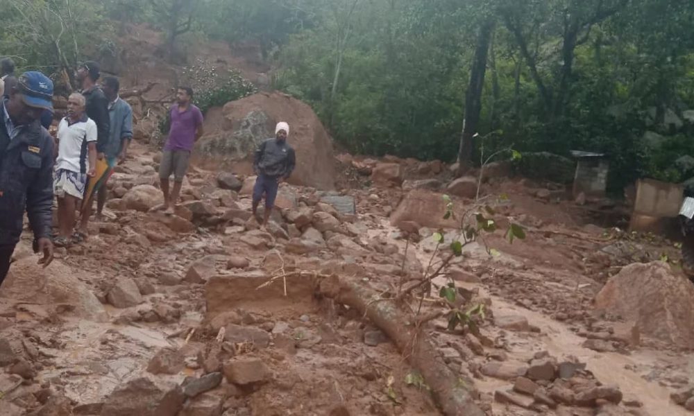 மண்சரிவில் சுமார் 40 வீடுகள் சேதம் – எழுவர் காயம்